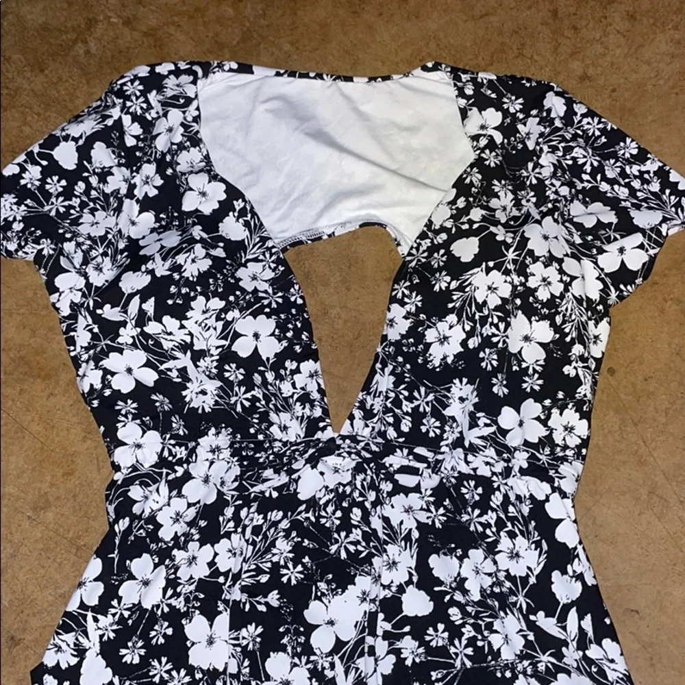 New Avec Les Filles floral short sleeved onepiece swimsuit medium